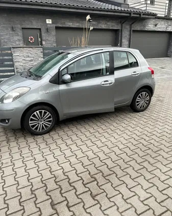 toyota Toyota Yaris cena 17500 przebieg: 173000, rok produkcji 2010 z Sosnowiec